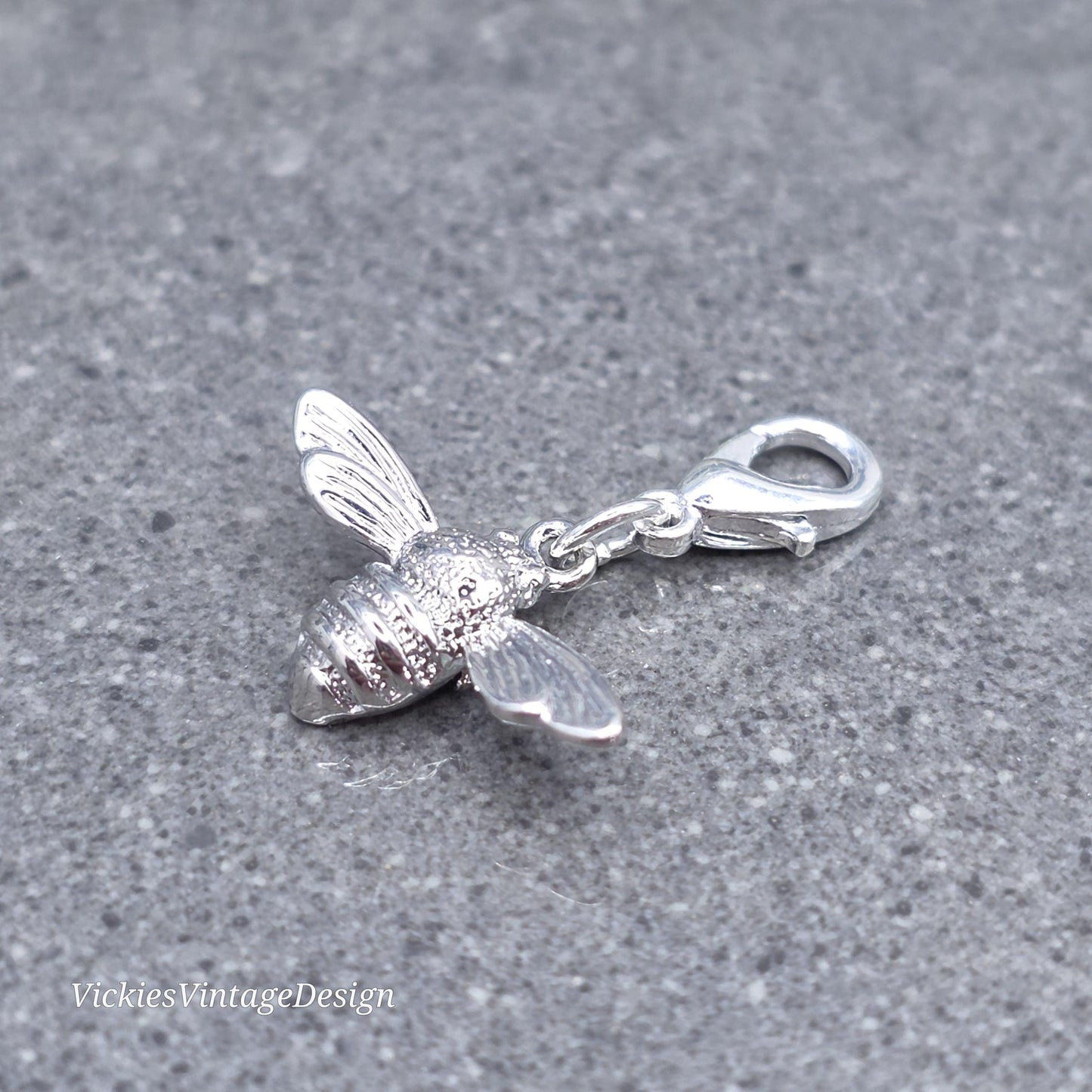 Bee Clip on Charm with Lobster Clasp, Bracelet, Necklace, Brass, Nickel Free, Stitch Marker, Zipper, Planner Charm