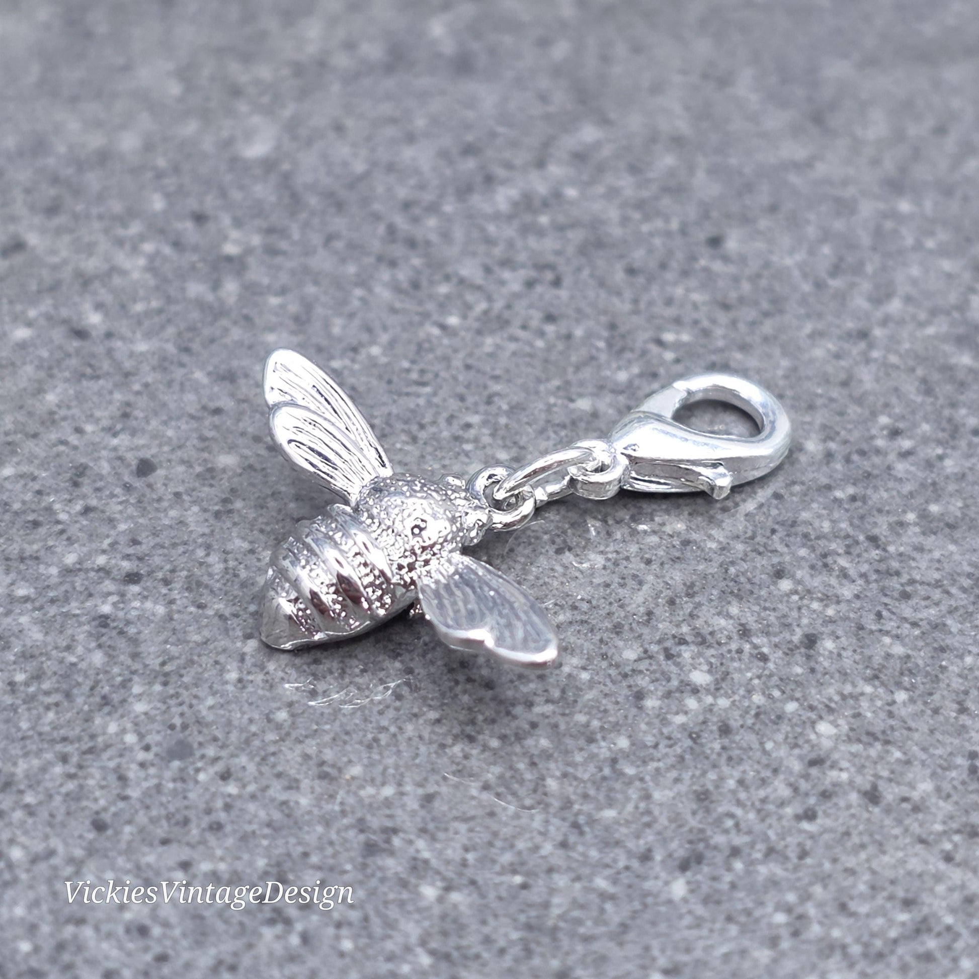 Bee Clip on Charm with Lobster Clasp, Bracelet, Necklace, Brass, Nickel Free, Stitch Marker, Zipper, Planner Charm