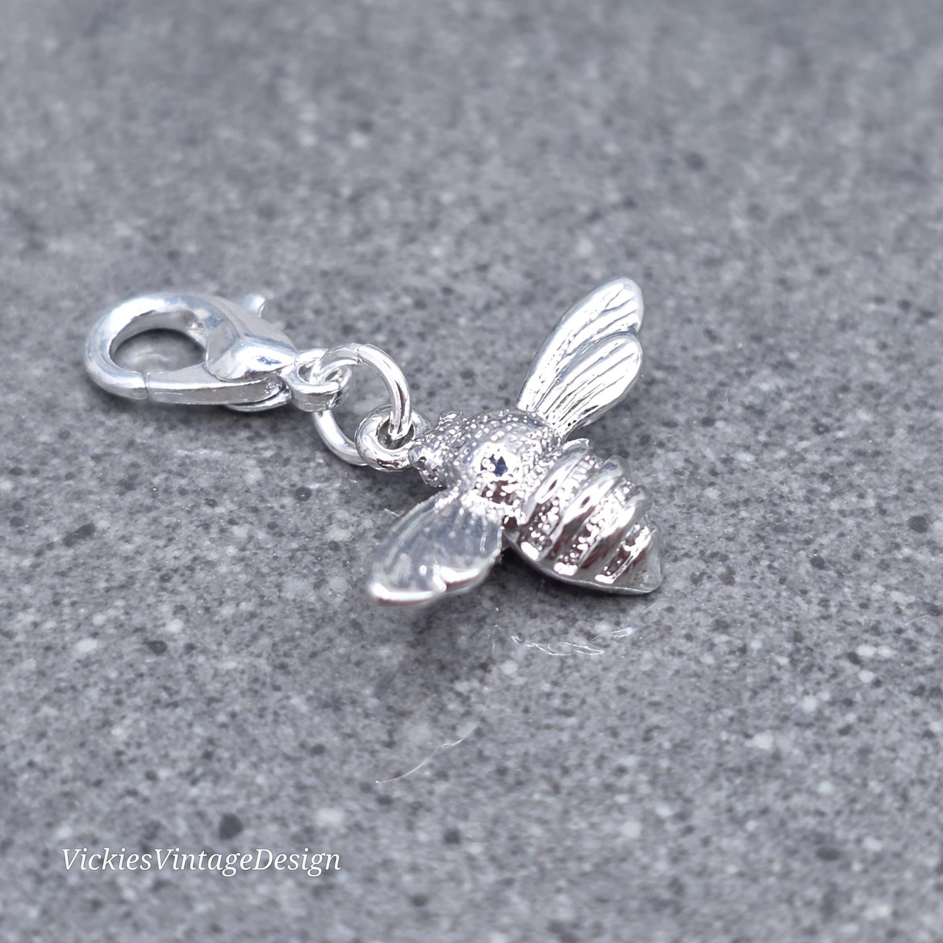 Bee Clip on Charm with Lobster Clasp, Bracelet, Necklace, Brass, Nickel Free, Stitch Marker, Zipper, Planner Charm