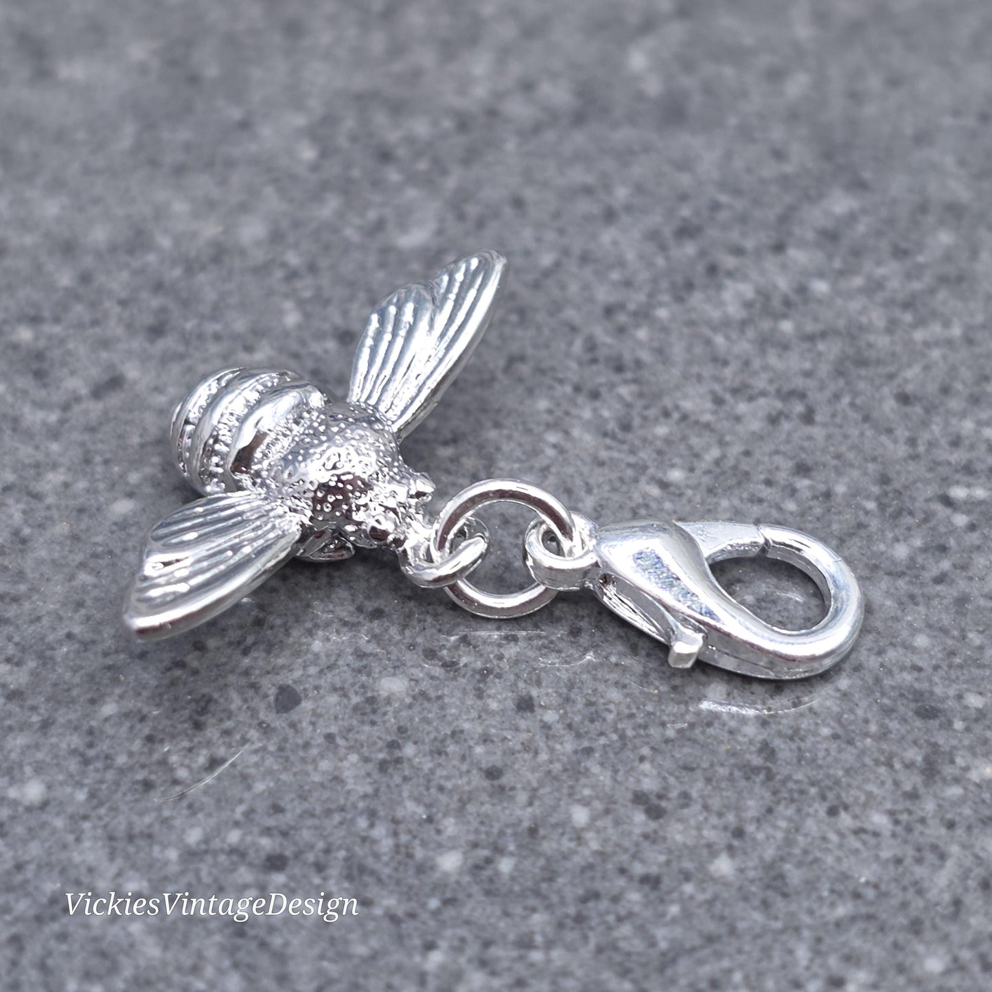 Bee Clip on Charm with Lobster Clasp, Bracelet, Necklace, Brass, Nickel Free, Stitch Marker, Zipper, Planner Charm