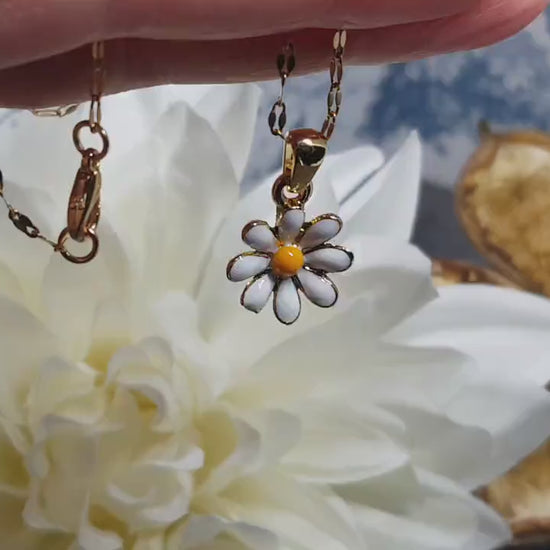 Gold Daisy Necklace, Minamalistic Necklace, Retro Necklace, Daisy Choker, Light Gold Plated