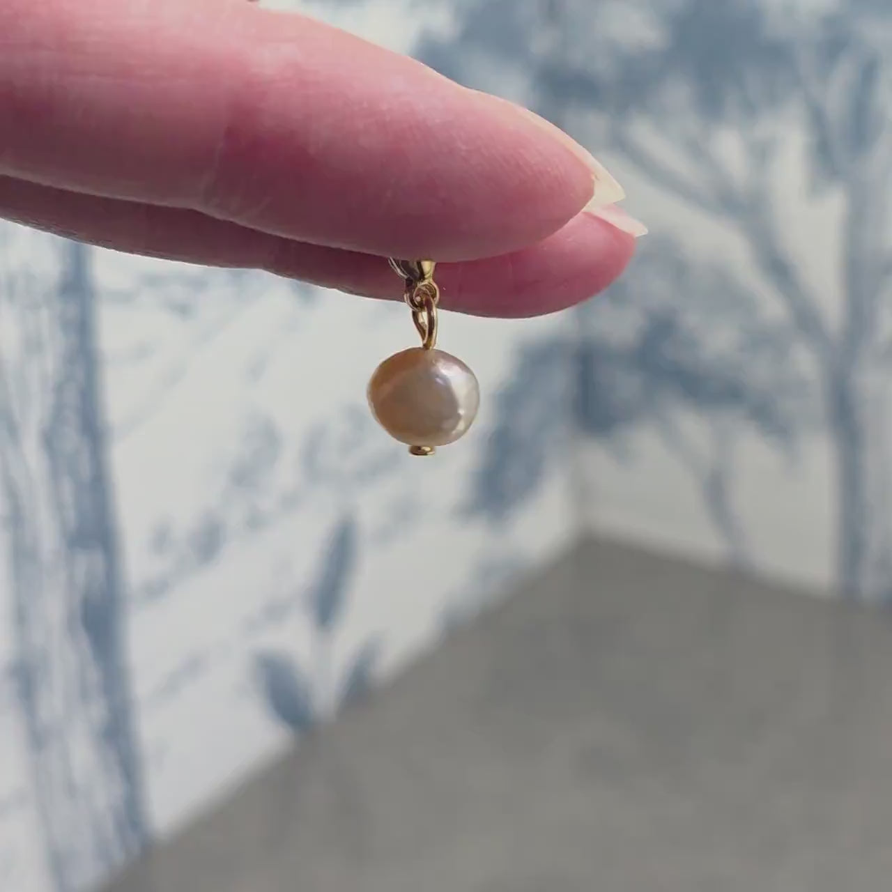 Natural Peach Freshwater Pearl Clip on Charm with Gold Lobster Clasp, Brass, Nickel Free, Stitch Marker, Zipper, Planner Charm