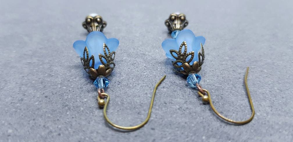 THE PRIMERO Crystals® Blue Flower Earrings