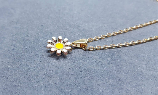 Gold Daisy Necklace