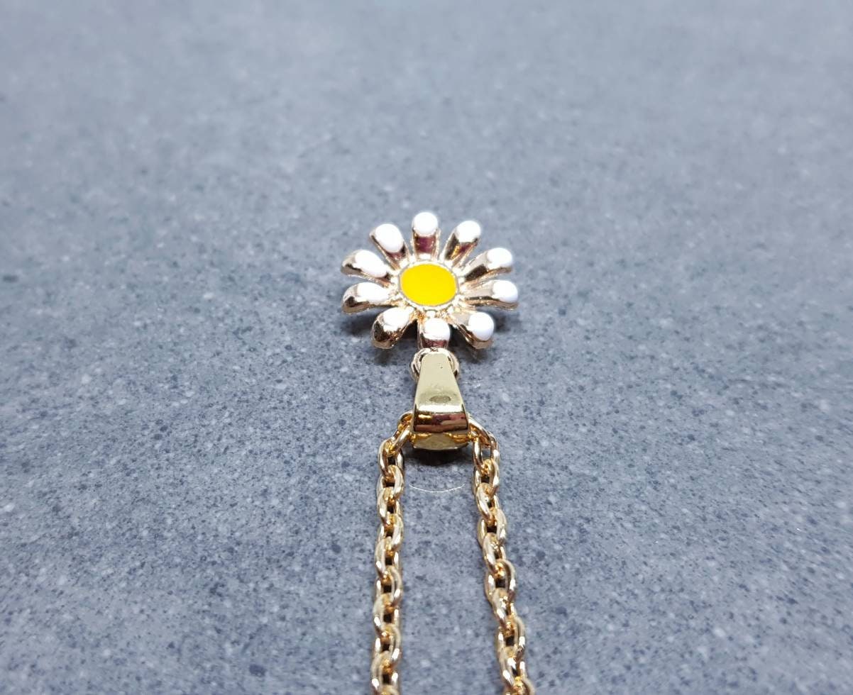 Gold Daisy Necklace