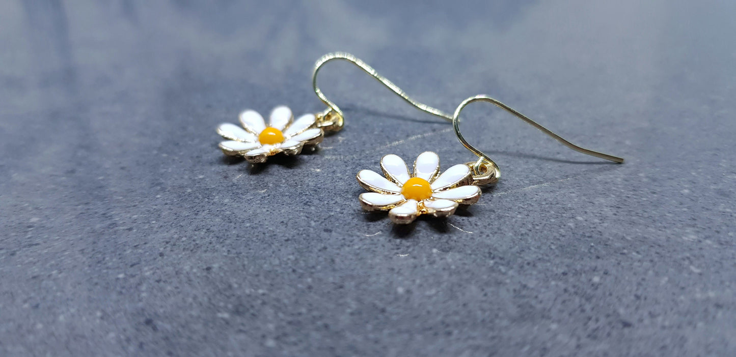 Gold Daisy Earrings