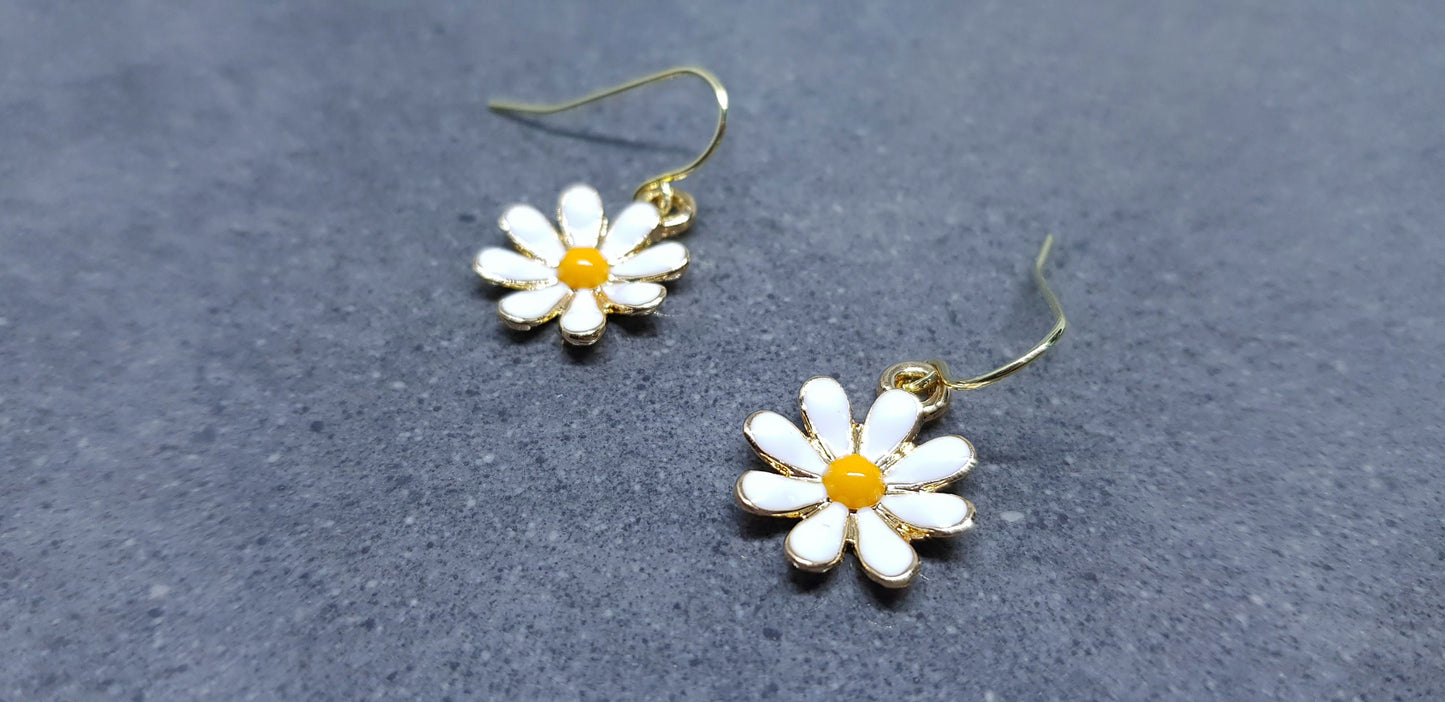 Gold Daisy Earrings